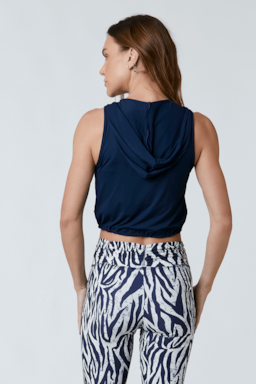 Ver foto 2 de 2 — BLUSA CROPPED LUAR CAPUZ