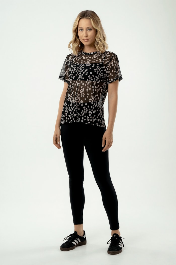 Ver foto 3 de 5 — BLUSA TULE FLOR
