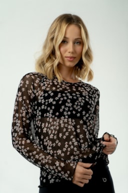 Ver foto 2 de 4 — BLUSA TULE ML FLOR