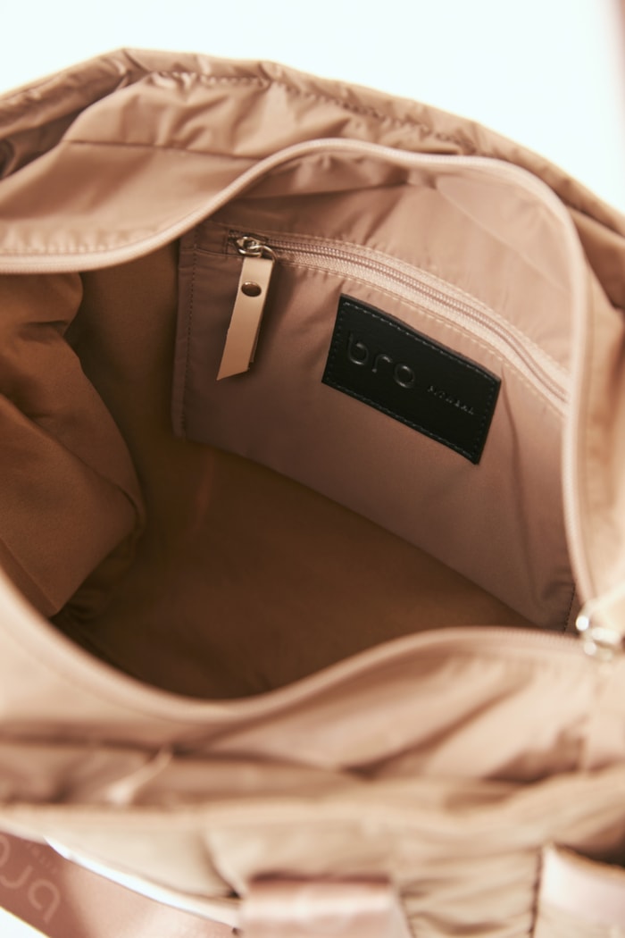 Ver foto 6 de 8 — BOLSA NYLON GRANDE ALÇA LONGA