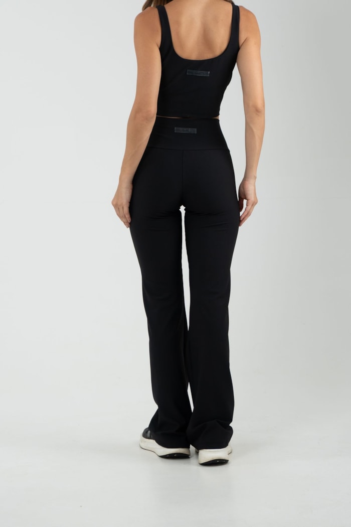 Ver foto 3 de 4 — CALÇA FLARE SUPREME