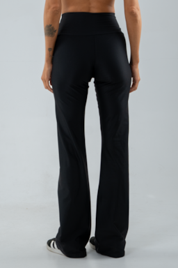 Ver foto 2 de 4 — CALÇA FLARE WONDER