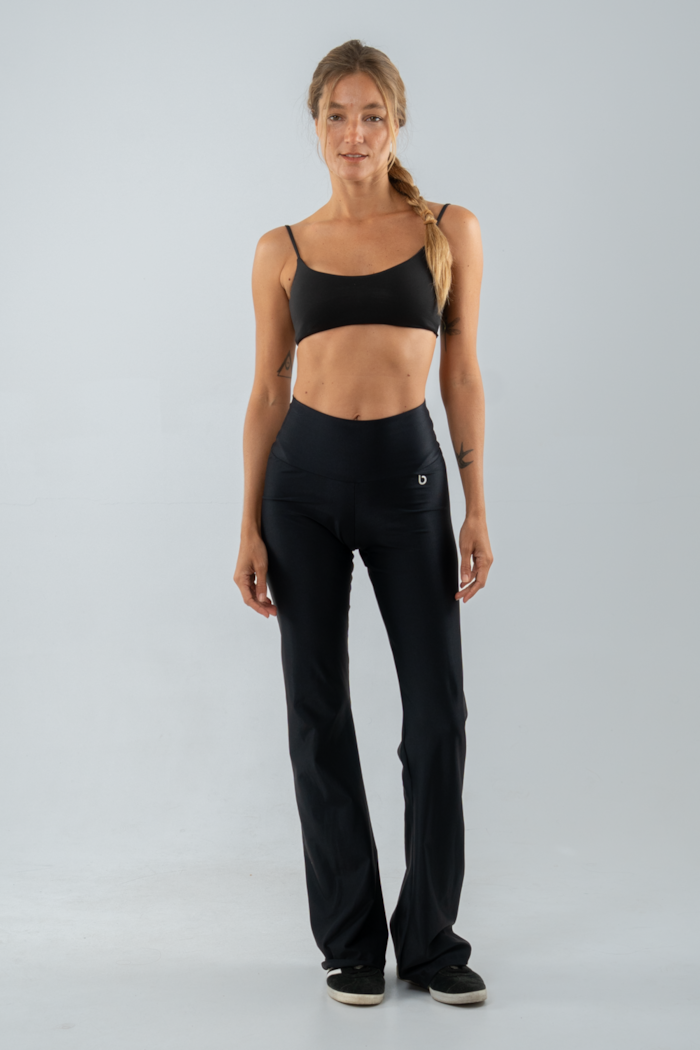 Ver foto 3 de 4 — CALÇA FLARE WONDER