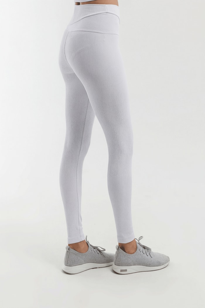 Ver foto 3 de 5 — CALCA LEGGING PILLE