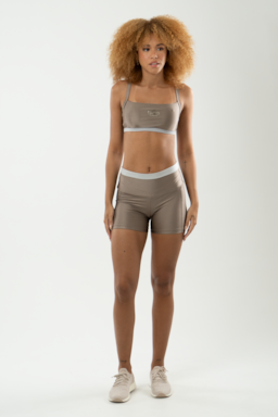 Ver foto 3 de 6 — SHORT FITNESS MARRONE