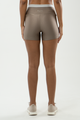 Ver foto 4 de 6 — SHORT FITNESS MARRONE