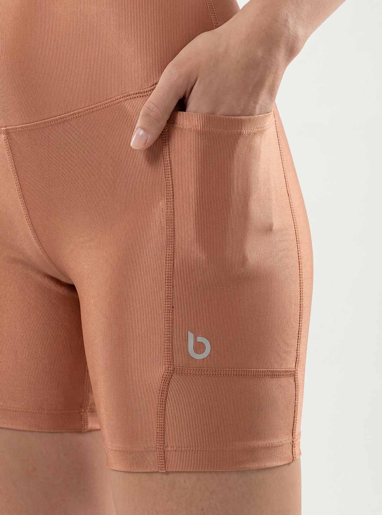 Bolso lateral pra levar o essencial