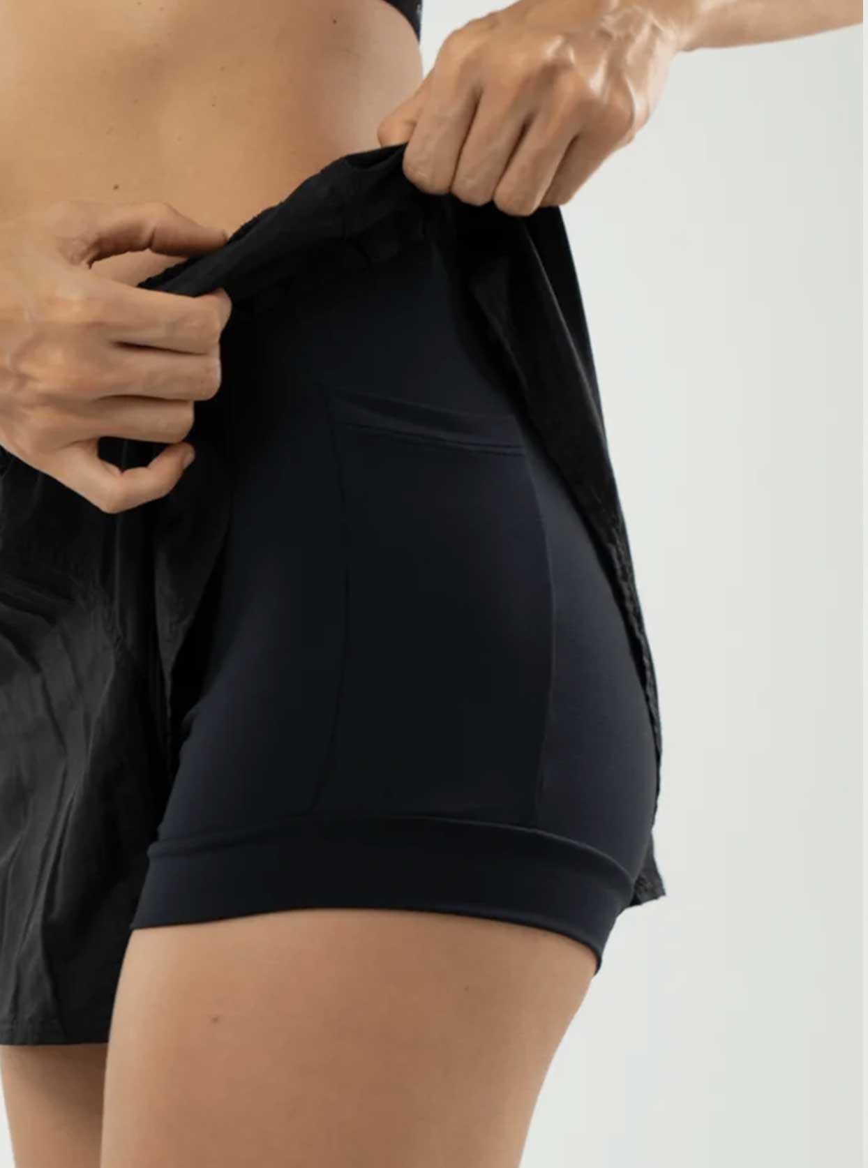 Short interno e bolsos
